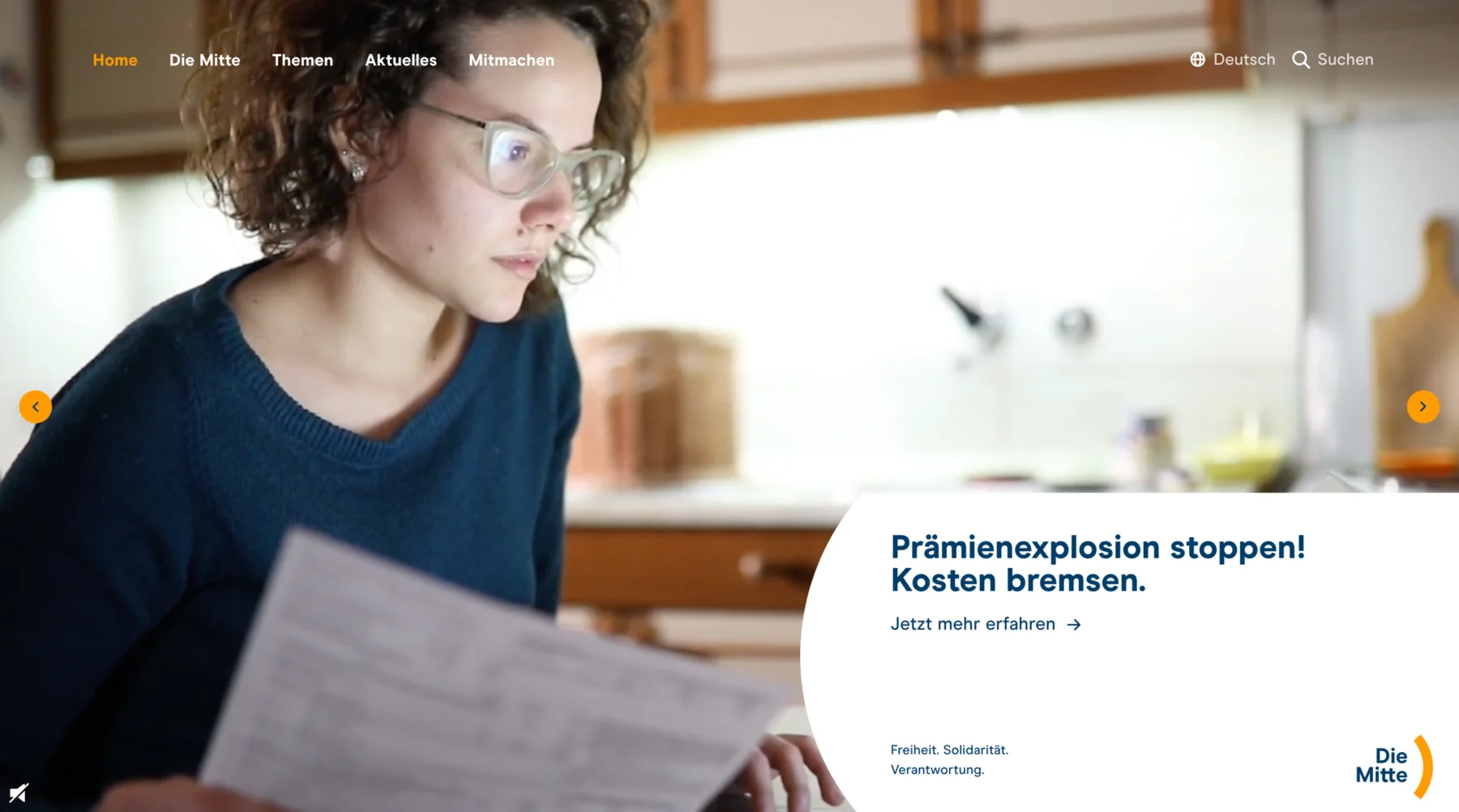 The Die Mitte homepage: a full-bleed photograph of a woman at her kitchen table reading a bill, with the party's campaign message on a card alongside.